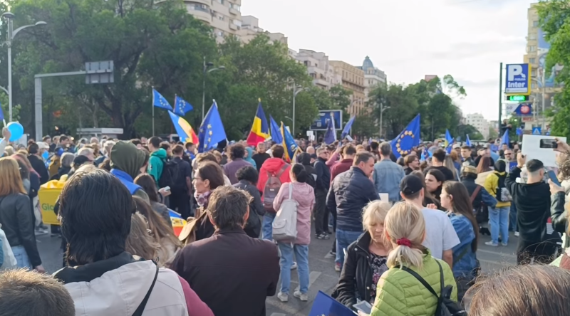 Хиляди участват в мирно шествие в Букурещ в подкрепа на европейските ценности