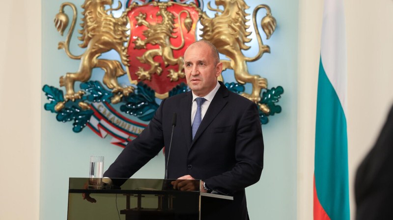 Румен Радев внася в парламента предложение за референдум за еврото
