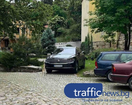 Пловдивчанин заряза колата си върху историческо наследство на над 2000 години