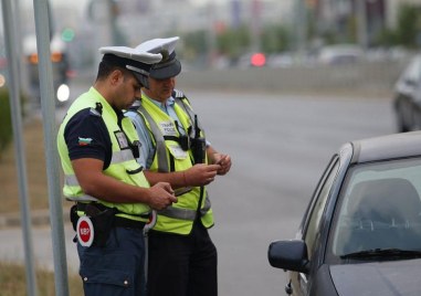 21 пияни и 3 дрогирани водачи залови полицията за ден
