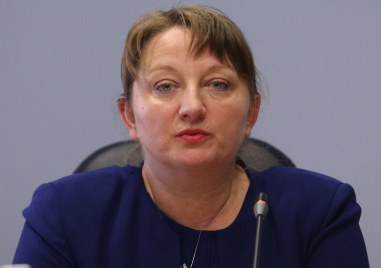 Деница Сачева: Президентът няма за цел да пита, а да използва хората