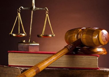 Десетки юристи подписаха апел да не се свиква референдум, който според тях е противоконституционен