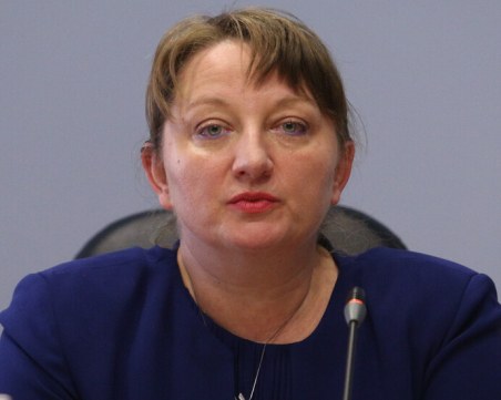 Деница Сачева: Президентът няма за цел да пита, а да използва хората