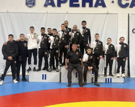 Класиците на Локомотив с три титли и второ място в отборната на ДП по борба
