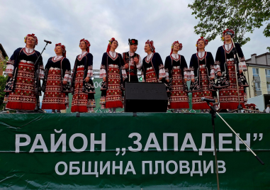 Пищен събор в Прослав” събра стотици любители на българския фолклор