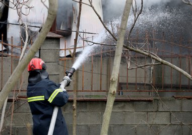 Възрастен мъж загина, други трима души са ранени при пожари в страната за последното денонощие