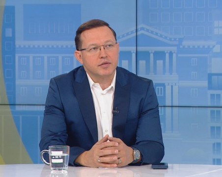 Д-р Благомир Здравков: Свободното сърфиране на подрастващите в интернет е токсично