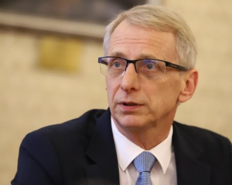 Денков: Референдум за приемане на еврото няма да има