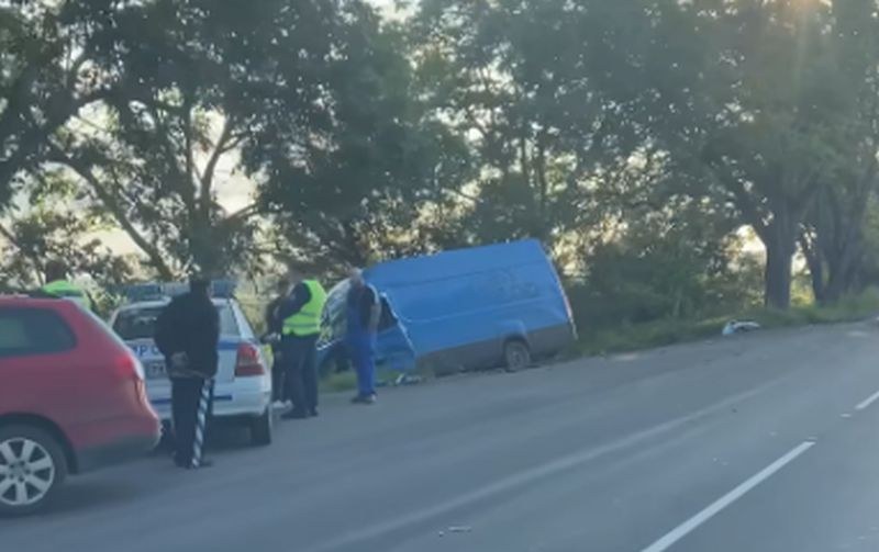 Близка на пострадалия от тежката катастрофа край Кадиево: Колата е летяла в насрещното без да спре