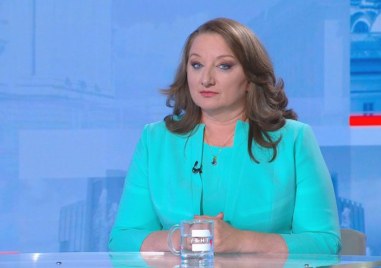 Деница Сачева: Президентът дължи обяснение защо хвърли този коктейл Молотов на 9 май