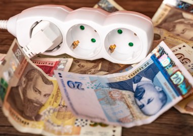Митова: Либерализацията на тока за бита е малко вероятна в следващите 10 години