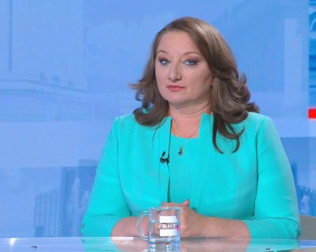 Деница Сачева: Президентът дължи обяснение защо хвърли този коктейл Молотов на 9 май
