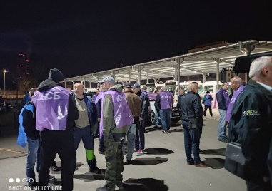 София осъмна под протестна блокада Стачка на наземния градски транспорт парализира