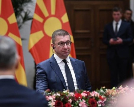 Мицкоски: Няма да впишем българите в конституцията