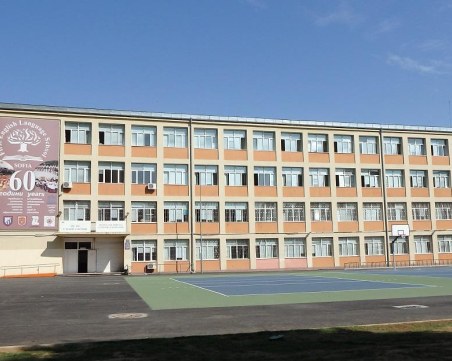 Учениците в София се връщат на училище утре, въпреки че стачката на наземния транспорт продължава