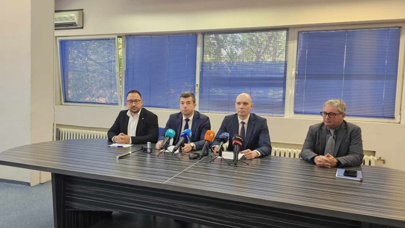 Собственик на медицински център и петима общопрактикуващи лекари са били