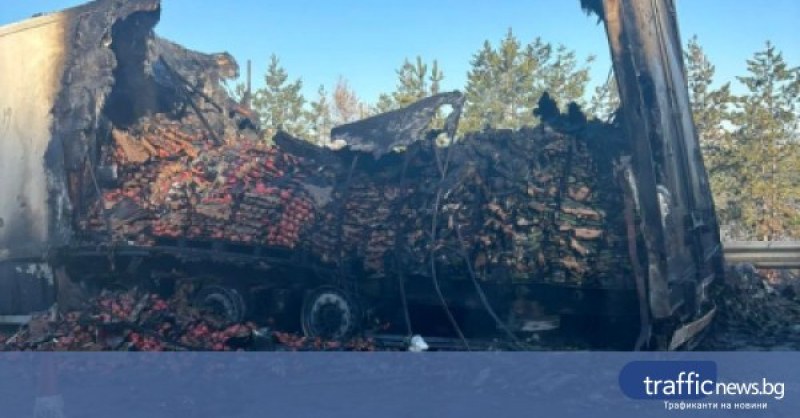 Път II-86 Смолян - Пловдив, през Рожен, е затворен заради изгорял тир, съобщи
