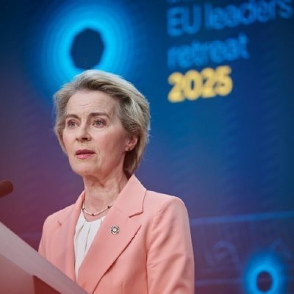 Осъдиха Урсула фон дер Лайен, трябва да покаже чатовете си с шефа на
