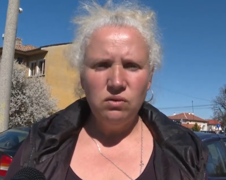 Майката на Митко: Няма такава пропаднала държава, колата-катафалка се движи свободно из града