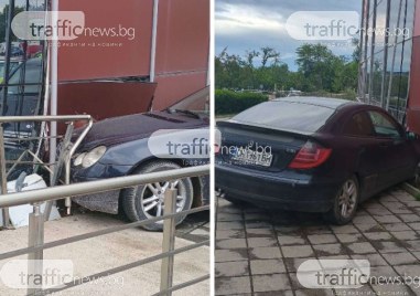 Инцидент с лек автомобил мерцедес е станал днес в района