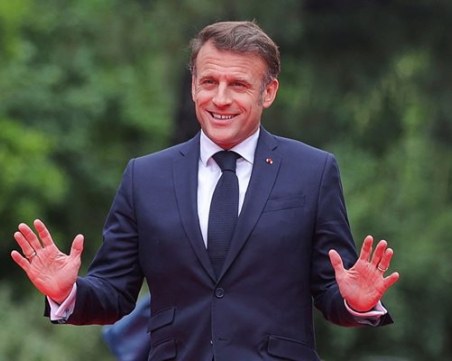 Макрон след разговор по телефона с Тръмп: Русия не иска мир