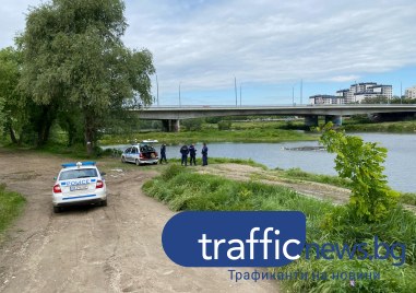 Труп изплува от водите на река Марица в Пловдив! Откриха го доброволци по почистване СНИМКИ