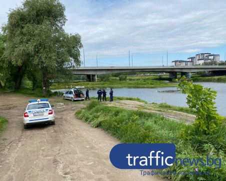 Труп изплува от водите на река Марица в Пловдив! Откриха го доброволци по почистване СНИМКИ