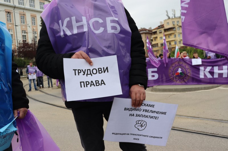 Стачката на градския транспорт продължава и днес работи само метрото