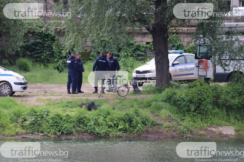 Труп изплува от водите на река Марица в Пловдив! Откриха го доброволци по почистване СНИМКИ