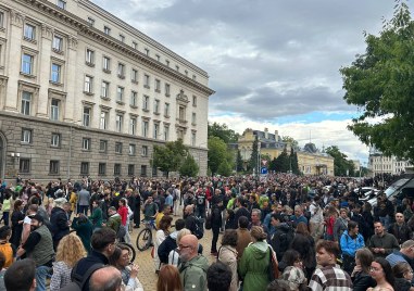 След блокадата: Граждани се събраха на протест в подкрепа на кмета на София Васил Терзиев