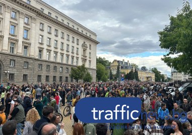 След блокадата: Граждани се събраха на протест в подкрепа на кмета на София Васил Терзиев