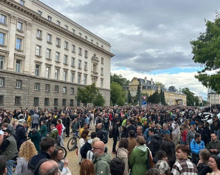 След блокадата: Граждани се събраха на протест в подкрепа на кмета на София Васил Терзиев