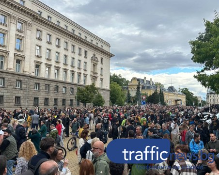 След блокадата: Граждани се събраха на протест в подкрепа на кмета на София Васил Терзиев