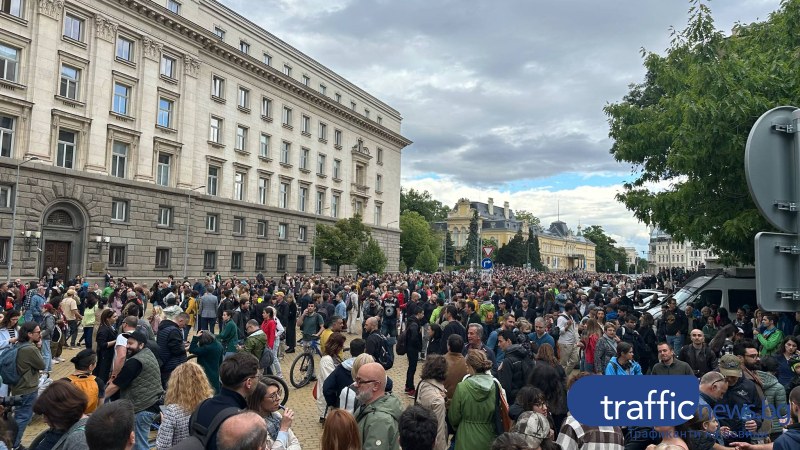 След блокадата: Граждани се събраха на протест в подкрепа на кмета на София Васил Терзиев