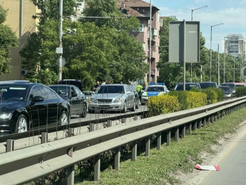Верижна катастрофа образува огромна тапа на бул. „Цариградско шосе
