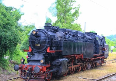 Влак с парния локомотив Баба Меца ще пътува Деня на детето
