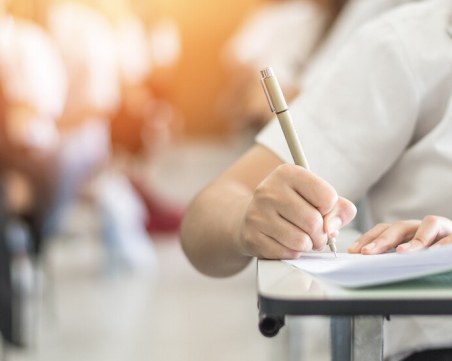 Изтеглиха варианта за матурата по БЕЛ: Над 50 000 зрелостници са на изпит днес