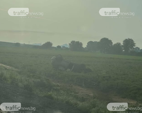 Кола се е преобърнала на таван край пловдивско село