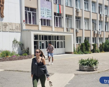 Близо 5 хиляди зрелостници се явиха на ДЗИ в Пловдив, няма нито един преписвач