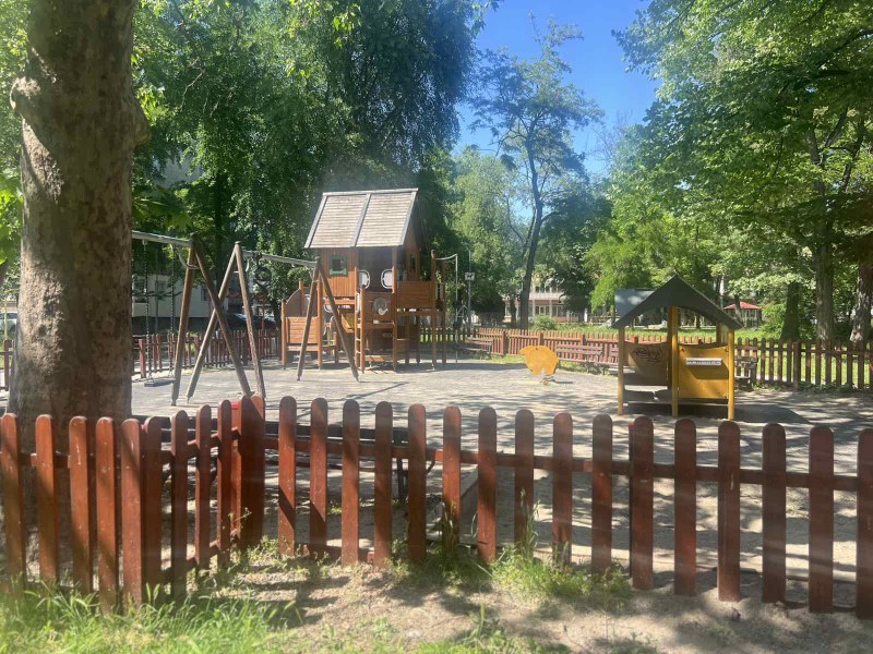 Четири нови площадки и един парк в