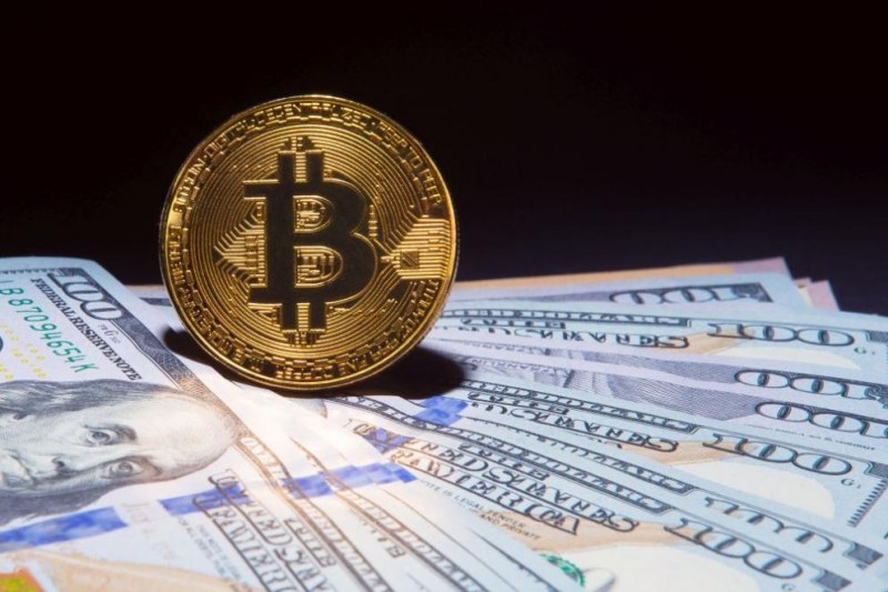Нов рекорд: Цената на биткойна достигна равнище от почти 110 000 долара