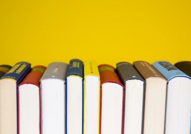 Американски вестници препоръчаха 15 летни четива, но само пет книги бяха истински