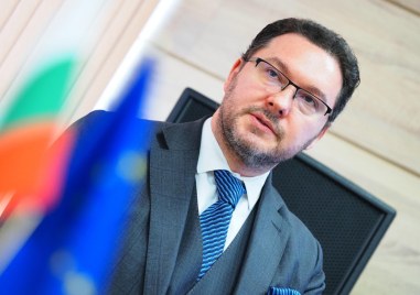 Даниел Митов: Култът към мутрите, чалгата и скъпите коли доведе до феномена локалите