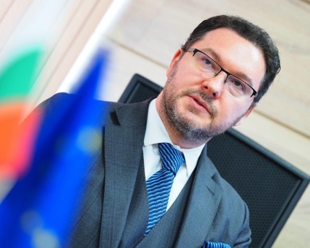 Даниел Митов: Култът към мутрите, чалгата и скъпите коли доведе до феномена 