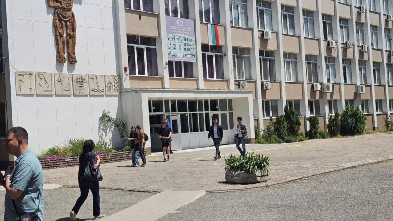 28 не се явиха на ДЗИ в Пловдив, има една анулирана работата заради ползване на устройство