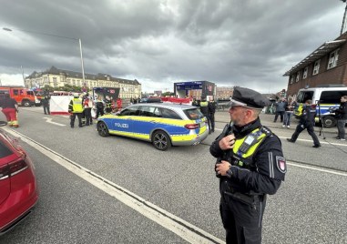 12 души са наръгани на гарата в Хамбург