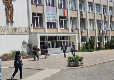 28 не се явиха на ДЗИ в Пловдив, има една анулирана работата заради ползване на устройство