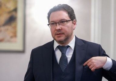 Даниел Митов: Правилно полицаите са използвали спрей срещу нападналите сградата на Еврокомисията