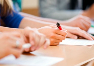 Изтеглиха вариант 2 на втората матура, най-много зрелостници избраха английски език