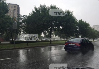 Оранжев за интензивни валежи обяви Националният институт по метеорология и